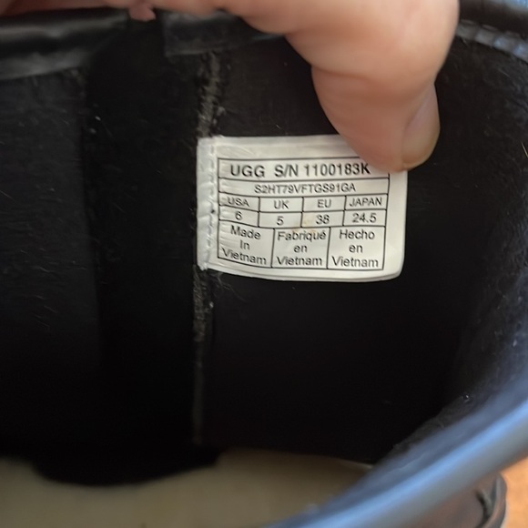 UGG Waterproof leather black Moto Boot with zipper Girl Size 6 - Picture 7 of 10